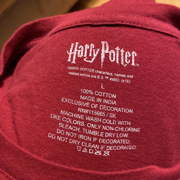 Women’s Harry Potter t-shirt size large color maroon - Picture 2 of 4